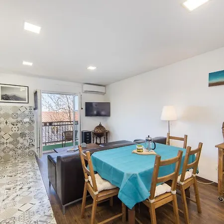 Apartment Rustic Nemira * Omiš